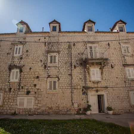 Top-Floor Apartment In Trogir Center Eksteriør billede