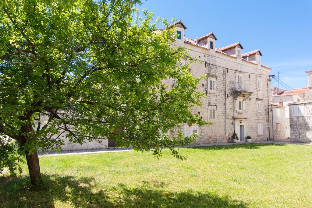 Top-Floor Apartment In Trogir Center Eksteriør billede