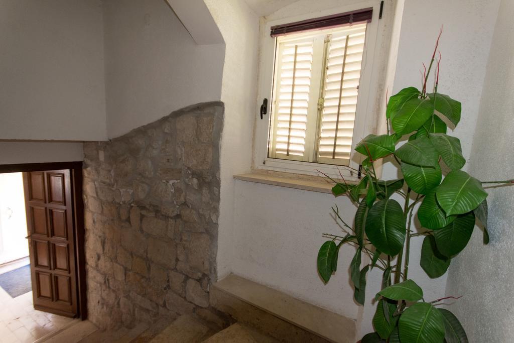 Top-Floor Apartment In Trogir Center Eksteriør billede