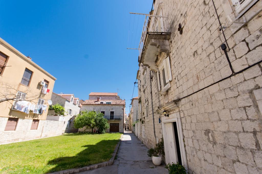 Top-Floor Apartment In Trogir Center Eksteriør billede