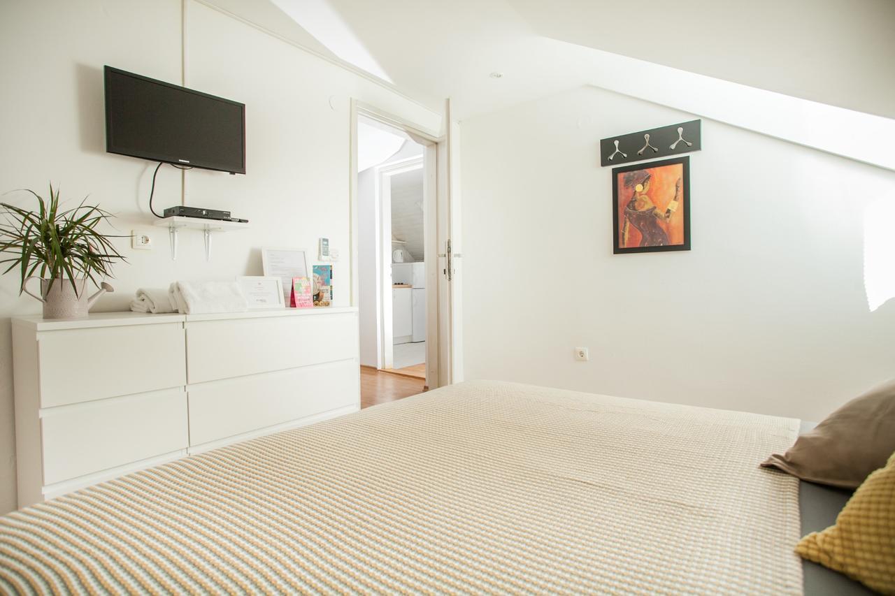 Top-Floor Apartment In Trogir Center Eksteriør billede