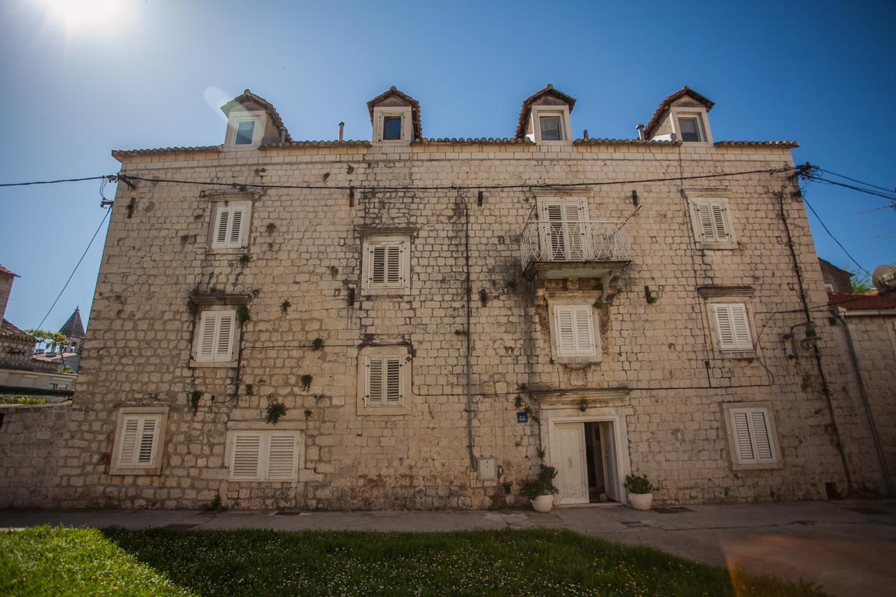 Top-Floor Apartment In Trogir Center Eksteriør billede
